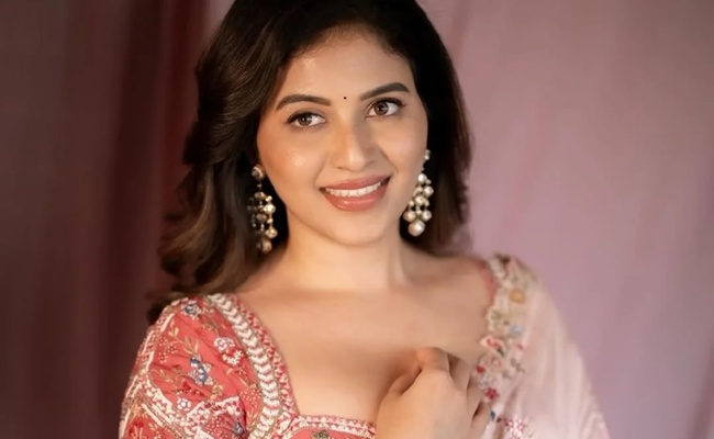 Anjali Breaks Silence On Love Affairs: 'There's No One In My Life'