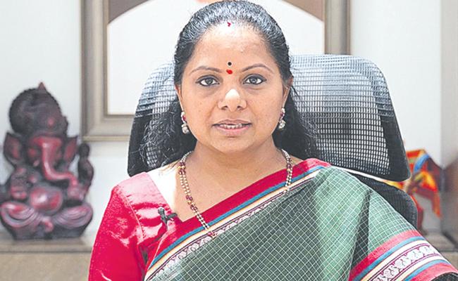 Kavitha Dares Harish Rao’s Wife to Contest Against Her