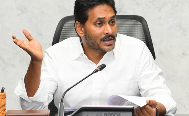 Jagan fires another salvo at Chandrababu over DSC scam