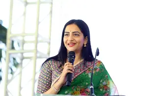 BRS MLA's Daughter-in-Law in Flex Row, Slams Party Leaders!