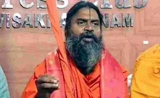 Seer lauds TN CM, asks Naidu to follow him
